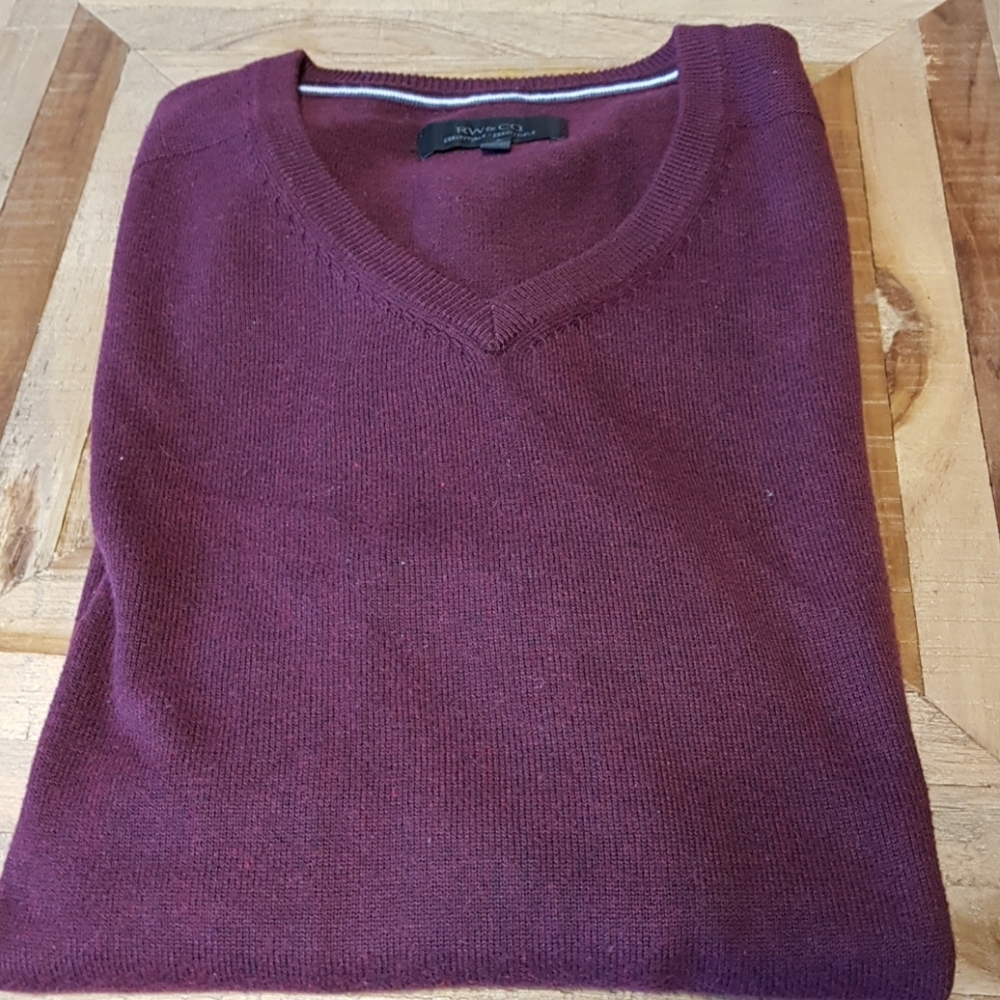 Basic v-neck maroon sweater size XS